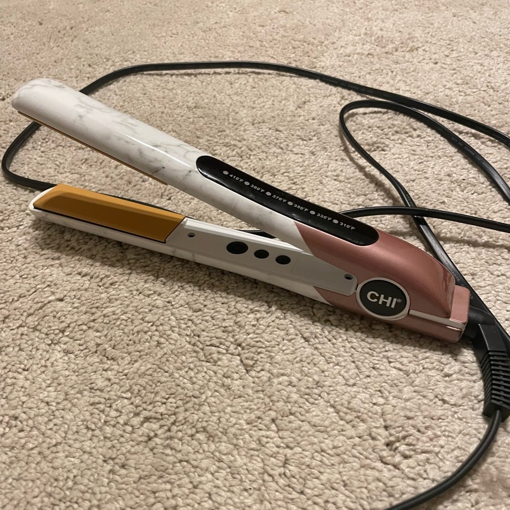 CHI hair straightener
